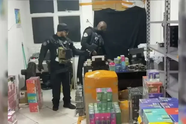 Agência durante cumprimento de mandado da Operação Hawala.