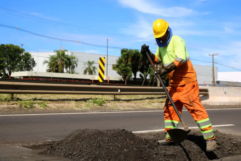 Obras na PR-323 e BR-272 alteram o tráfego nesta quarta-feira; confira os trechos