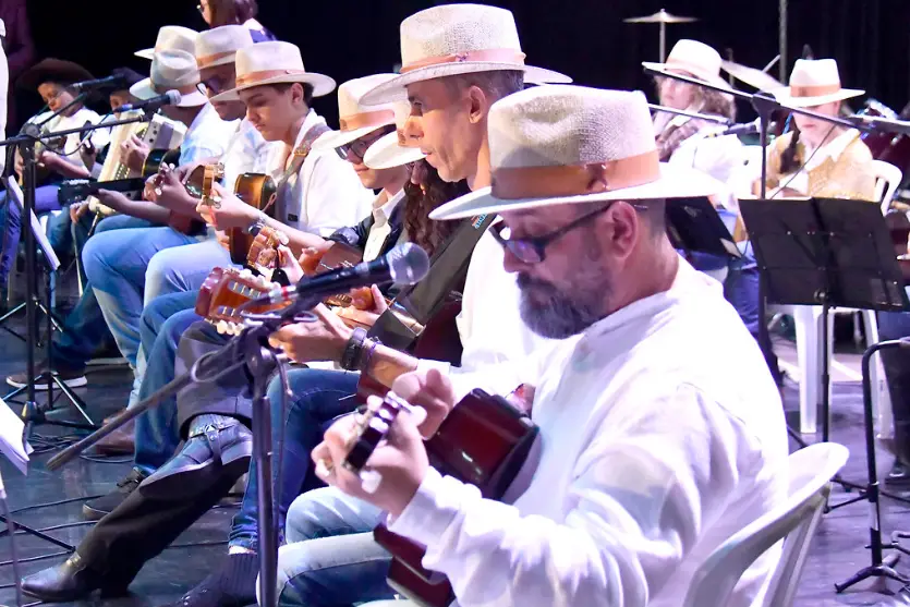 Orquestra Umuaramense de Viola emociona público com clássicos da música raiz