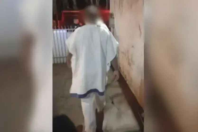 Pai de Santo sendo preso em Sarandi.