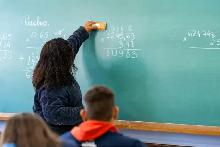Paraná abre PSS para professores com previsão de mais de 30 mil contratações na rede estadual