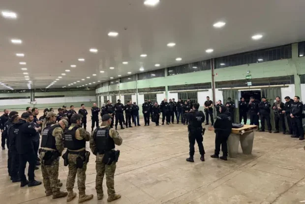 Polícia Civil prende 20 suspeitos de integrar grupo ligado ao tráfico e comércio de armas