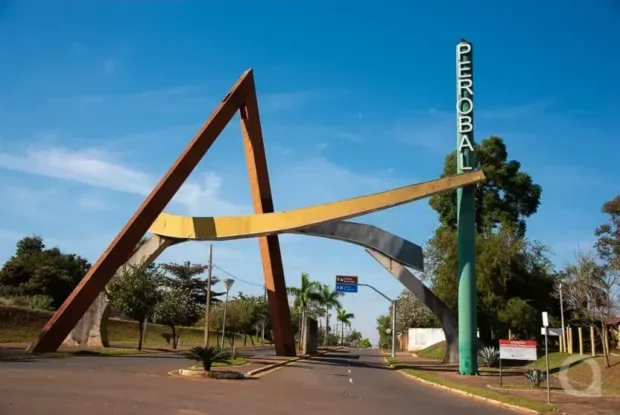 Portal de entrada de Perobal.