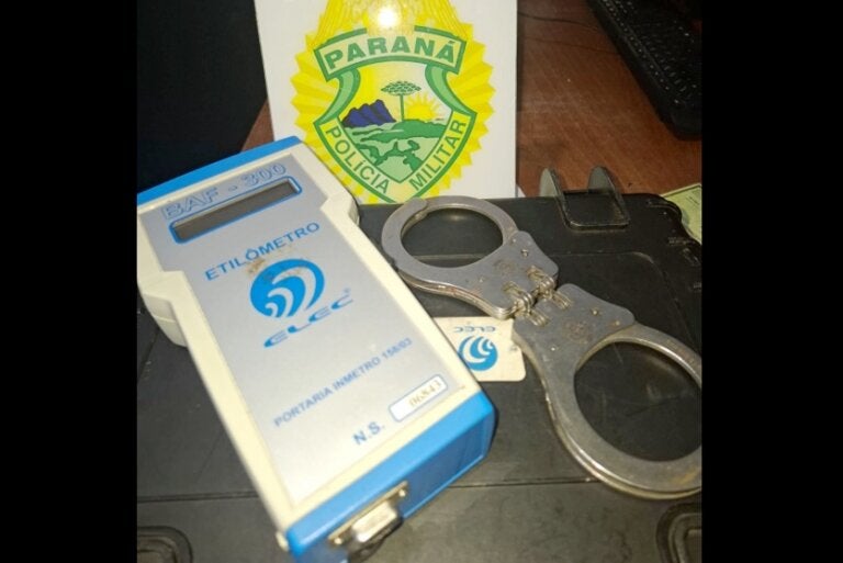 Polícia Rodoviária prende condutor embriagado trafegando na PR-323, em Perobal