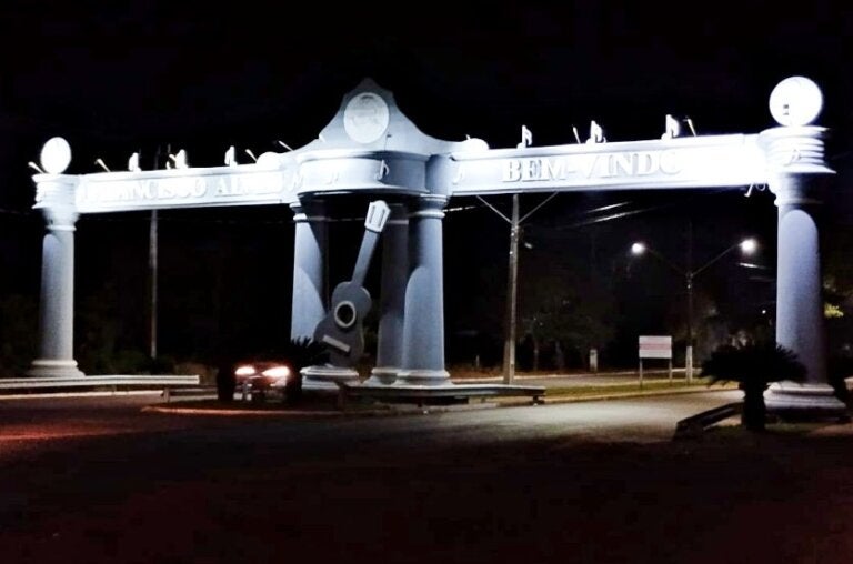Portal de entrada de Francisco Alves.