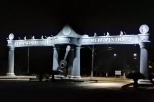 Portal de entrada de Francisco Alves.