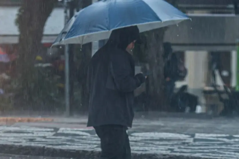 Sexta-feira será de chuva em Umuarama, com até 23,3 mm de precipitação e máxima de 22°C