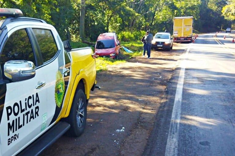 Umuarama: Colisão entre dois carros e caminhão deixa uma pessoa ferida na PR-323