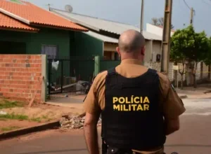 Policial militar durante ação em bairro de Umuarama.