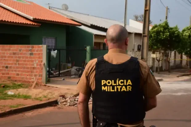 Policial militar durante ação em bairro de Umuarama.