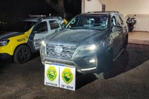 Caminhonete furtada em Umuarama e recuperada em Guaíra,