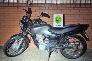 Motocicleta apreendida em Pérola.