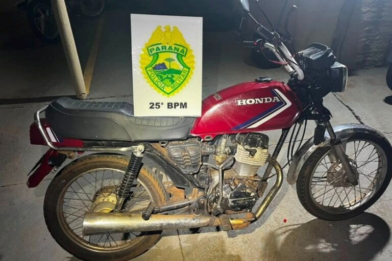 Moto apreendida de condutor embriagado em Iporã.