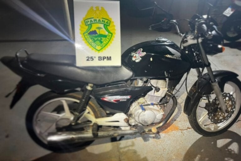 Moto apreendida de motociclista sem CNH em Iporã.