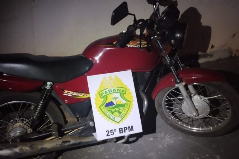 Moto apreendida em Francisco Alves.