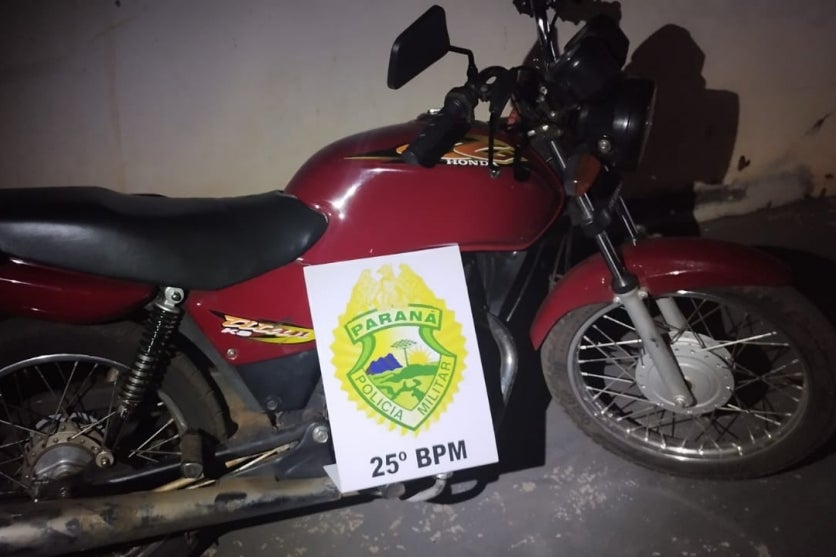 Moto apreendida em Francisco Alves.