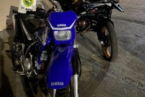 Motocicleta apreendida após fuga em Tapejara.