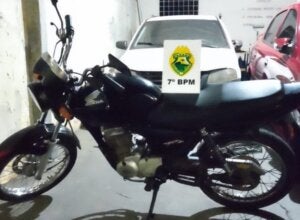 Moto apreendida com jovem sem CNH em Tapejara.