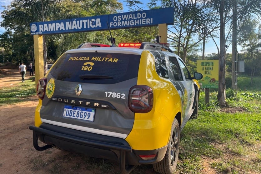 Viatura da PM próximo a rampa náutica do Rio Ivaí em Douradina.