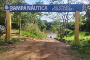Foto da entrada da rampa náutica do Rio Ivaí em Douradina.