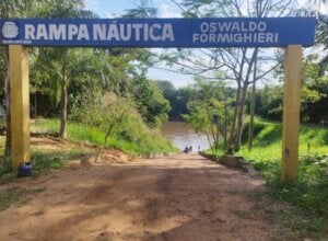 Foto da entrada da rampa náutica do Rio Ivaí em Douradina.