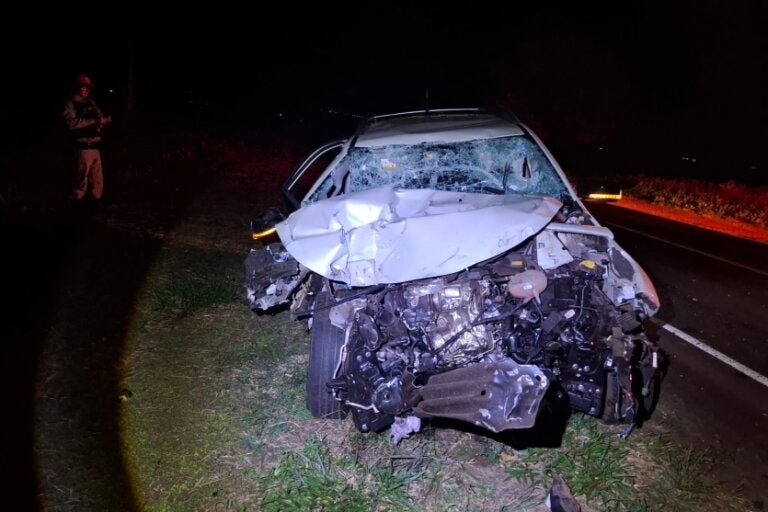 Fiat Toro destruída após colisão na PR-182