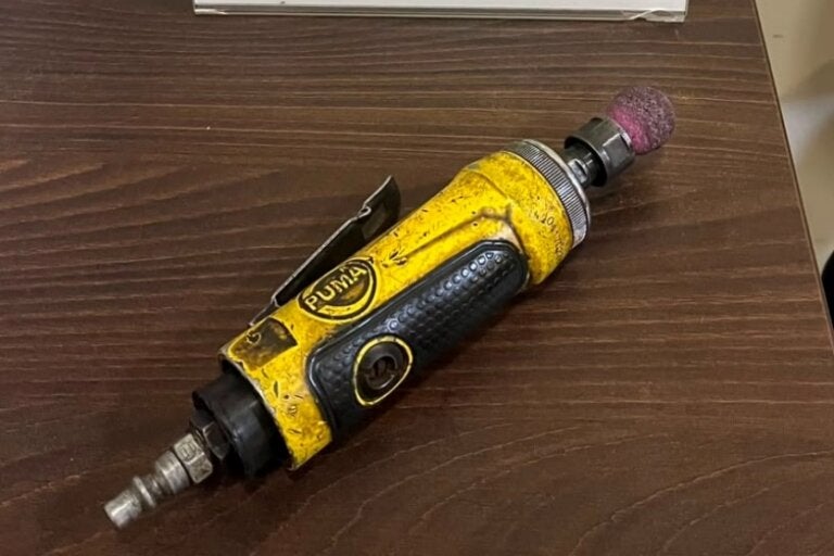 Ferramenta recuperada após furto em borracharia de Umuarama.