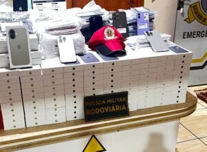 Carga de 480 iPhones apreendidas pela PRE.