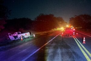 Veículos destruídos após colisão frontal na BR-369.