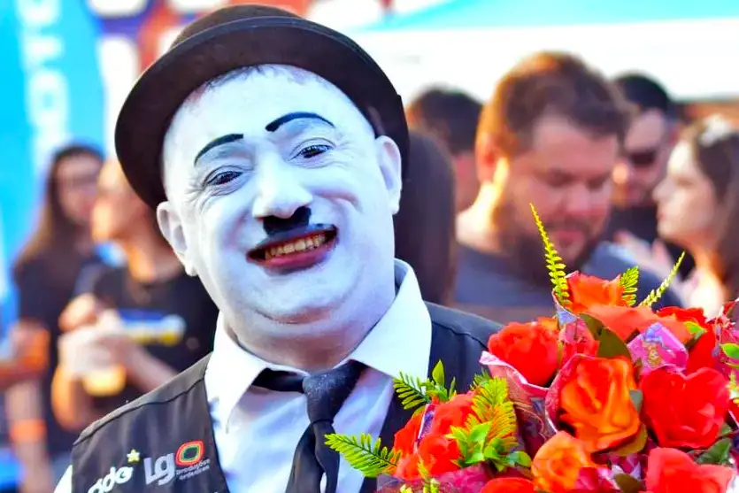 Adeus ao homem das rosas: Juan Charles Chaplin, ícone da Expo Umuarama, morre aos 47 anos