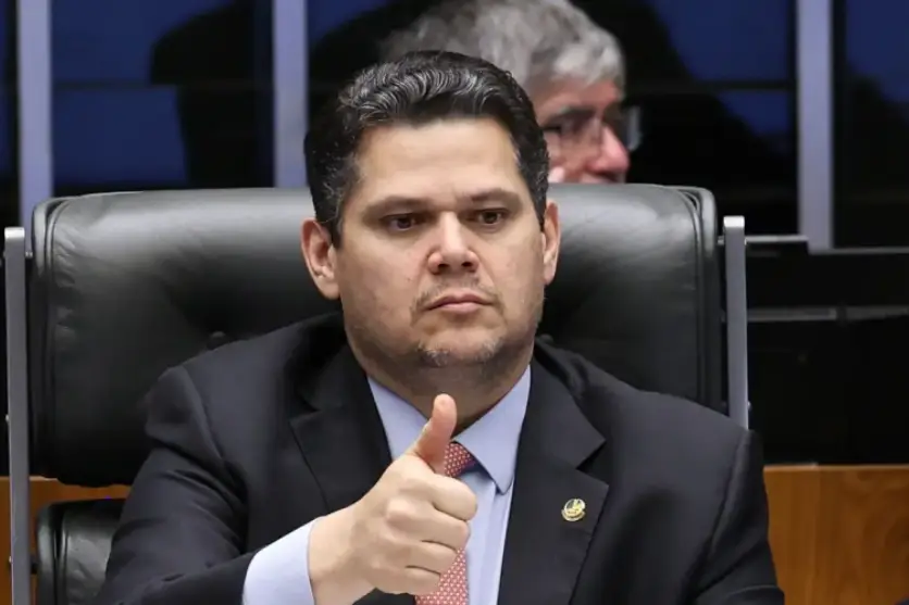 Davi Alcolumbre (União-AP).