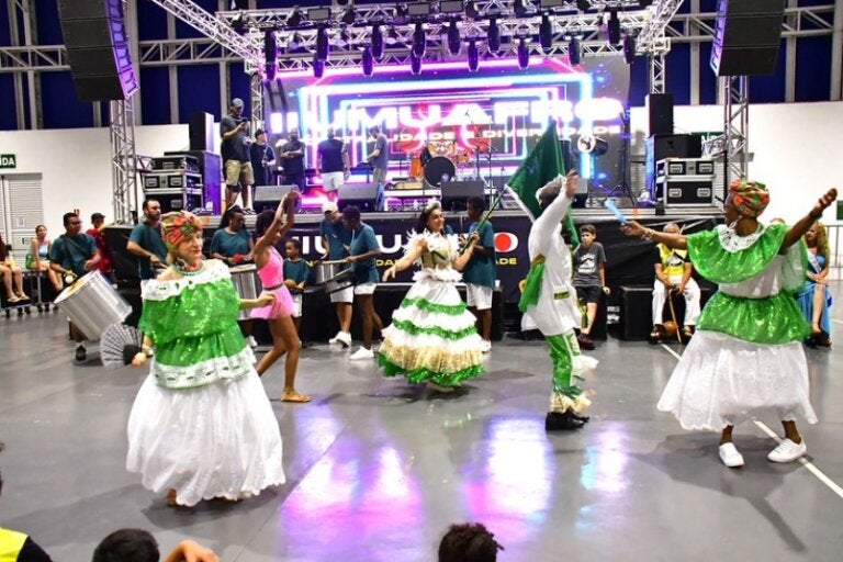 Dançarinas durante o Umuafro.