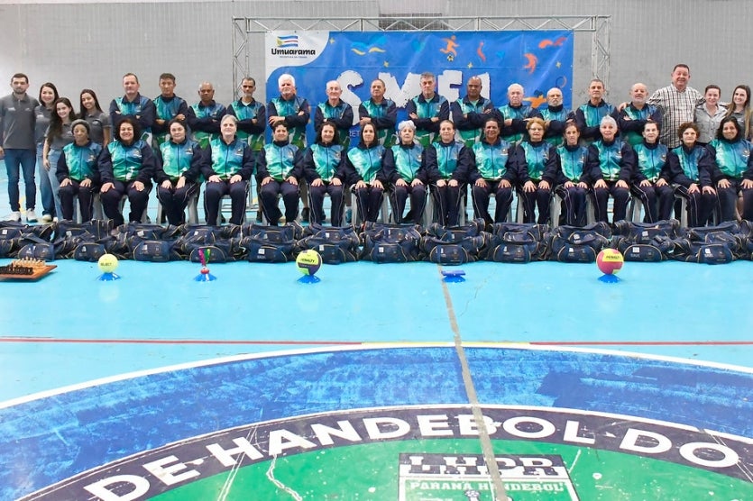 Atletas dos Jogos do Idoso da equipe de Umuarama.