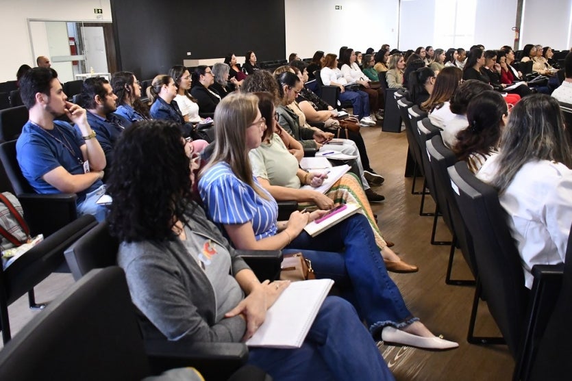 Capacitação para profissionais da rede municipal de Educação de Umuarama.