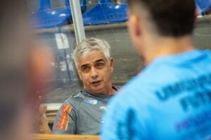 O técnico Paulinho Gambier.