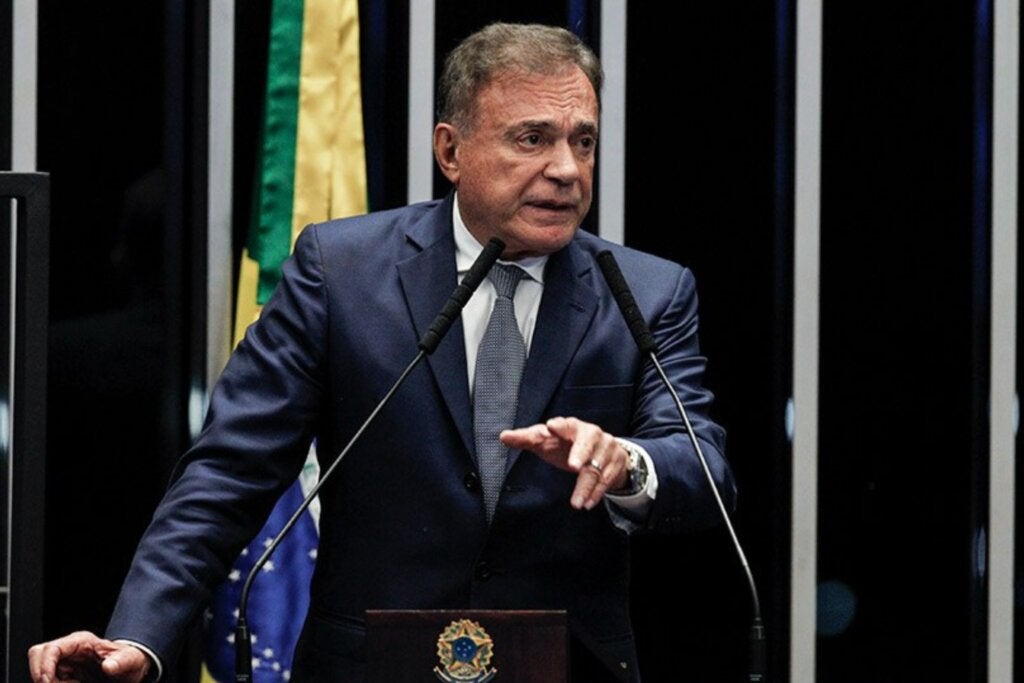 Álvaro Dias deixa disputa pelo Senado após perder espaço em acordo entre MDB e PSD