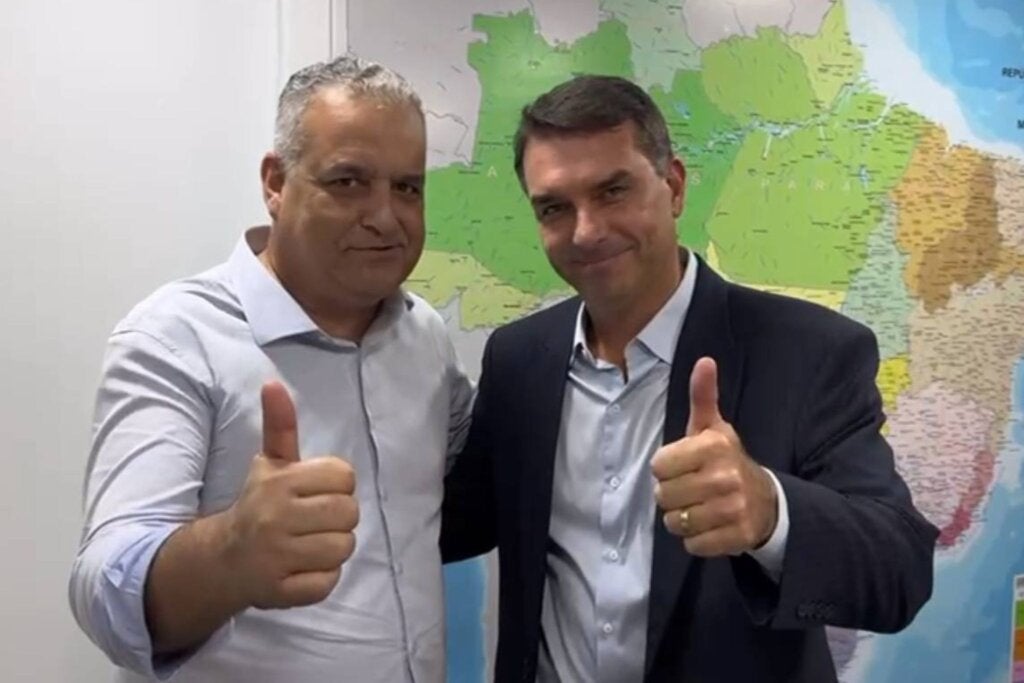 Flávio Bolsonaro anuncia o deputado federal Alfredo Gaspar como vice e aposta no Nordeste