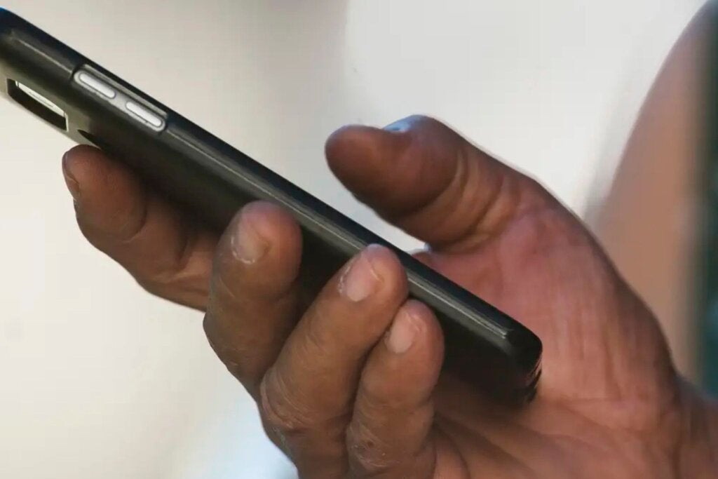 Golpista se passa por apresentador de TV e faz idosa perder R$ 15 mil em Douradina
