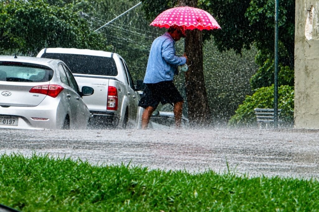 Alerta prevê chuva forte e ventos intensos em Umuarama e cidades vizinhas; confira previsão
