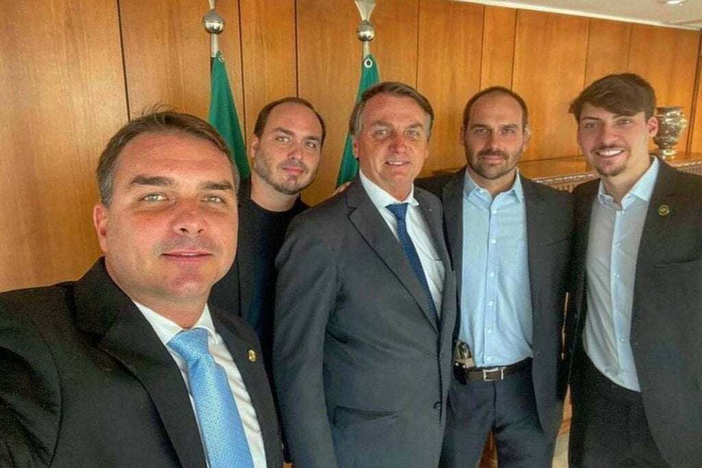 Moraes nega pedido para Bolsonaro receber visita dos filhos no Dia dos Pais