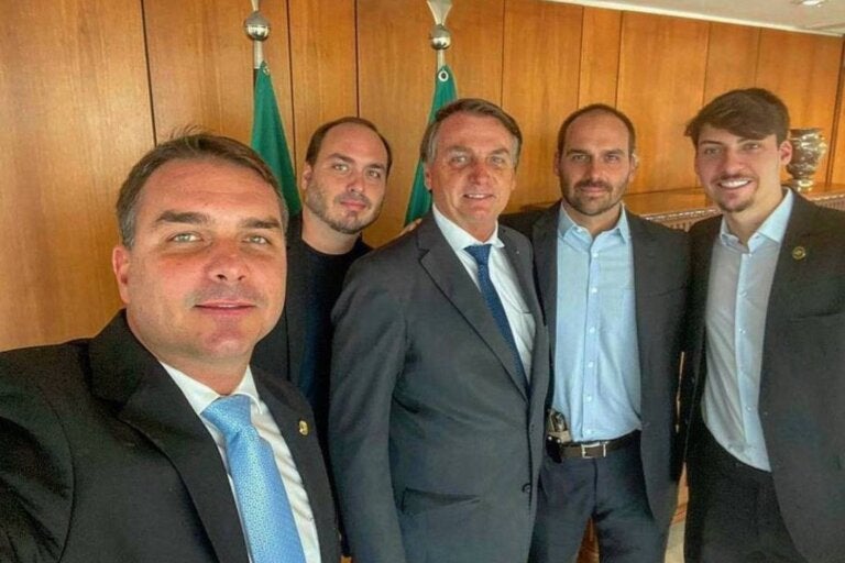 Moraes nega pedido para Bolsonaro receber visita dos filhos no Dia dos Pais