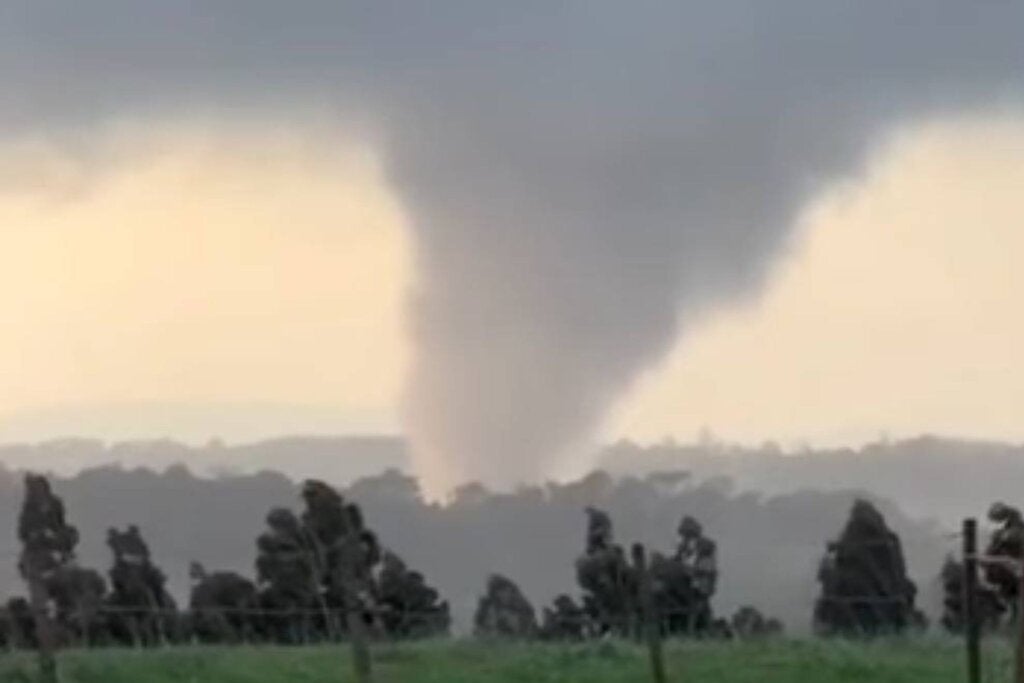 Vídeo mostra força de tornado que atingiu Piraí do Sul; Simepar confirma fenômeno