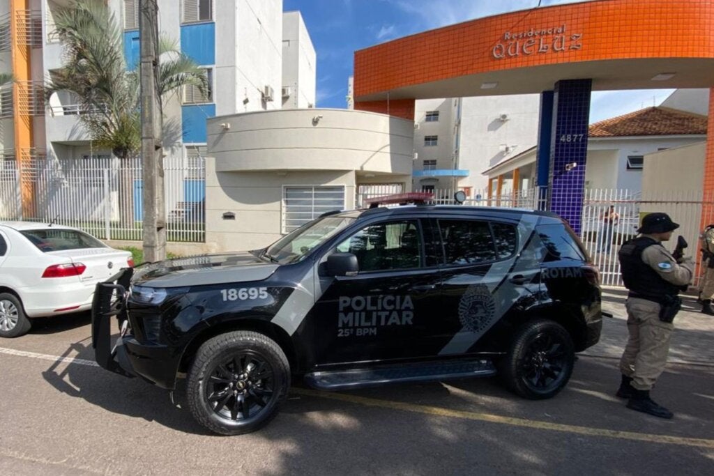 PM cerca condomínio em Umuarama após denúncia de roubo e encontra joias furtadas
