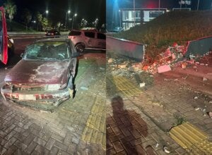 Mulher fica inconsciente após carro bater contra parede de empresa em Umuarama