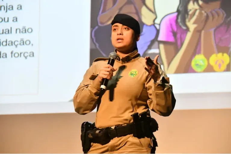 Agosto Lilás reúne 360 estudantes em ação pelos 20 anos da Lei Maria da Penha
