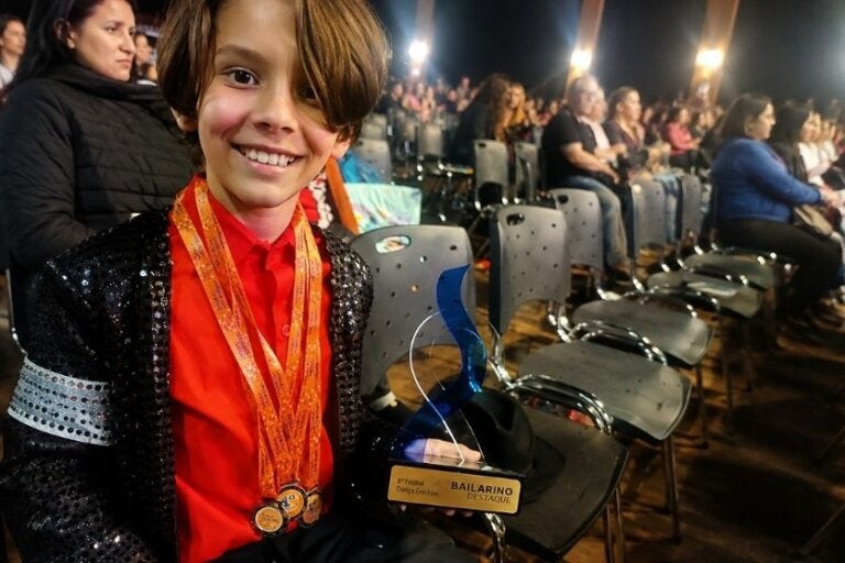 Bailarino de Alto Piquiri, de 10 anos, conquista quatro prêmios em festival no RS