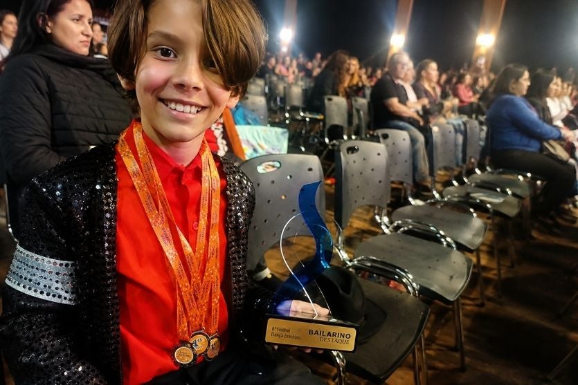 Bailarino de Alto Piquiri, de 10 anos, conquista quatro prêmios em festival no RS