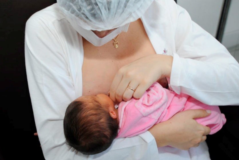 Amamentação: leite humano é nutrição completa e proteção para a vida toda 