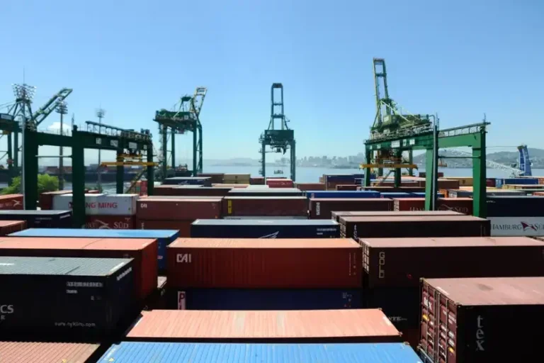 Brasil e EUA marcam reunião para discutir tarifas sobre produtos brasileiros
