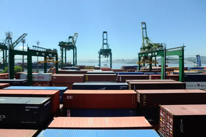 Brasil e EUA marcam reunião para discutir tarifas sobre produtos brasileiros